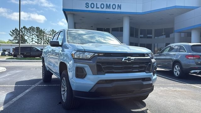 2026 Chevrolet Colorado LT in Snowdrift Metallic — front three-quarter view