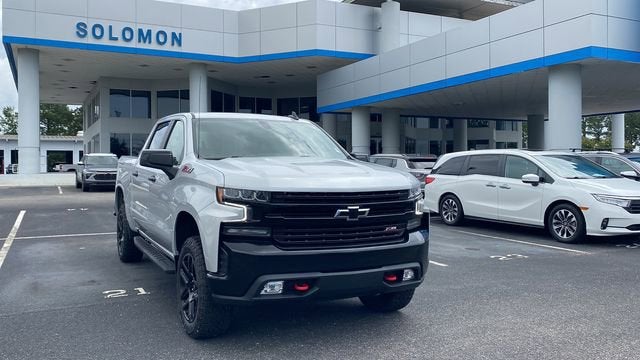 2022 Chevrolet Silverado 1500 LTD LT Trail Boss in Silver Ice Metallic — front three-quarter view
