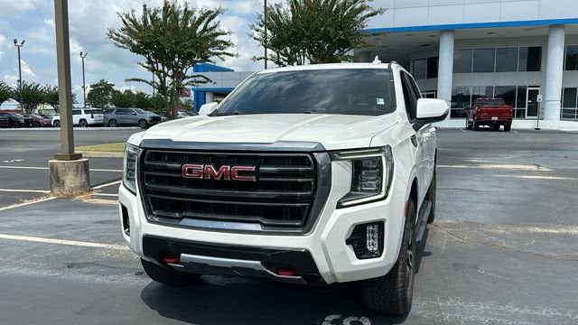 2022 GMC Yukon AT4 in White Frost Tricoat — front three-quarter view