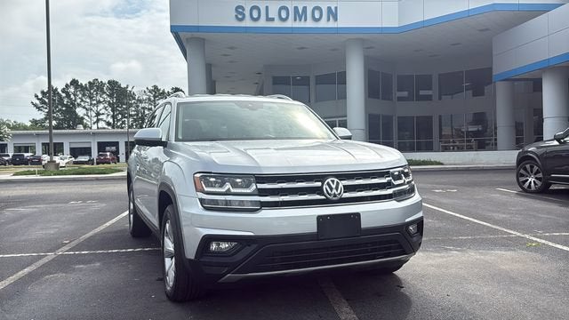 2019 Volkswagen Atlas 3.6L V6 SE w/Technology in Silver — front three-quarter view