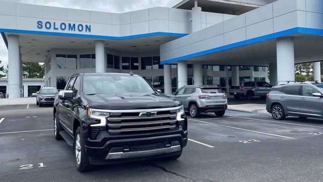 2022 Chevrolet Silverado 1500 High Country in Black — front three-quarter view